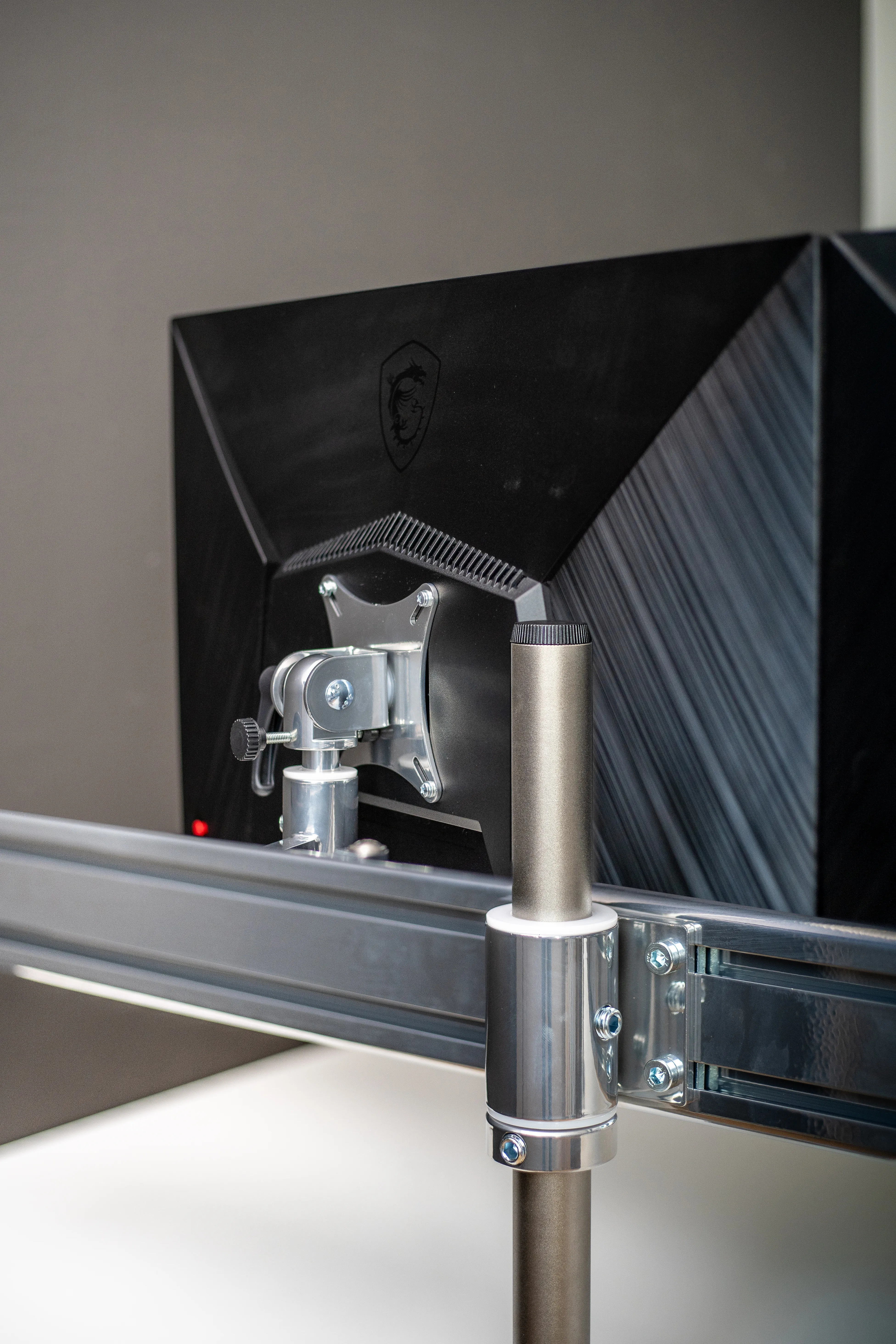 Universelle VESA Aufnahme für Monitore und Bildschirme